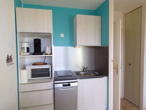 Microwave, oven, stovetop - Studio cabin with pool, close to beach and shops (La Grande-Motte)