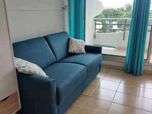 TV - Studio cabin with pool, close to beach and shops (La Grande-Motte)