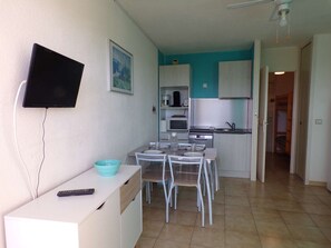 Interior - Studio cabin with pool, close to beach and shops (La Grande-Motte)