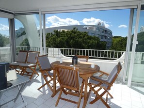 Dining - Studio cabin with pool, air conditioning, garage, 300m from beach (La Grande-Motte)