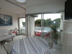 Interior - Sunny 2-Room Apartment with Pool, Near Shops and Beach, Parking Included (La Grande-Motte)