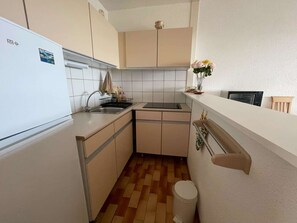 Fridge, microwave, stovetop, coffee/tea maker - Seaside apartment with garden ideal for family (La Grande-Motte)
