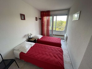 2 bedrooms, free WiFi - 3-Bedroom Apartment, Pool, Near Beach, Wi-Fi, Garage (La Grande-Motte)