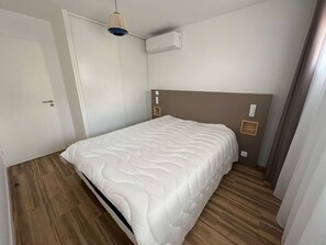 1 bedroom - Luxury A/C Apartment Near Beach and Shops - 2 Rooms, Parking, High-Quality Amenities (La Grande-Motte)