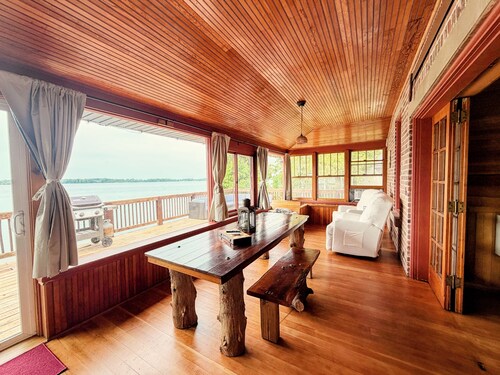 Gorgeous Waterfront Cottage on the St. Lawrence River