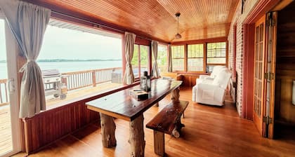 Gorgeous Waterfront Cottage on the St. Lawrence River