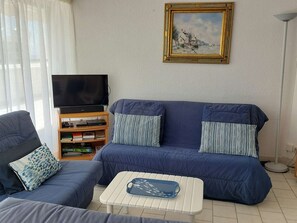 TV - Lovely 3-room apartment with large terrace, near beach, parking and WIFI (La Grande-Motte)