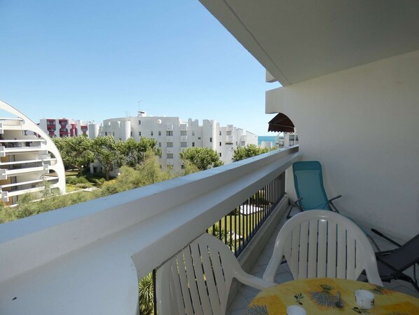 Property grounds - Charming Studio by Beach with Private Parking and Garden Views (La Grande-Motte)