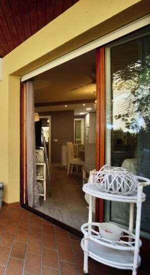 Outdoor dining - Central apartment in Platja d'Aro with terrace, air conditioning and WiFi (Platja d'Aro)