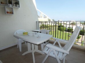 Outdoor dining - Studio cabin sea view, parking - 4 guests (La Grande-Motte)