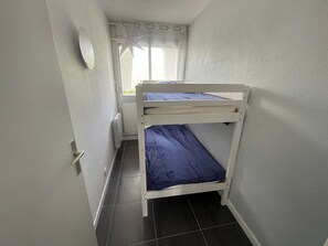 1 bedroom - 2 rooms with pool, near beach, parking, 4 ppl (La Grande-Motte)