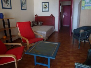 Room - Sunny studio cabin near beach with private parking (La Grande-Motte)