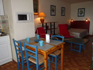 Room - Sunny studio cabin near beach with private parking (La Grande-Motte)