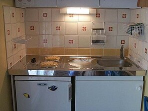 Microwave, stovetop - Sunny studio cabin near beach with private parking (La Grande-Motte)