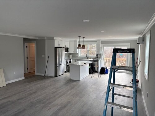 New build. 3 bedroom house walking distance to York Beaches.