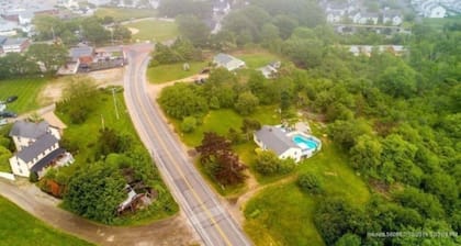 New build. 3 bedroom Townhouse walking distance to York Beaches.