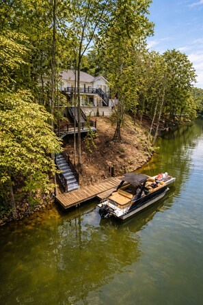 Exterior - 4BR Lake Norman Retreat  Private Cove + Luxury Lakefront Living (Troutman)