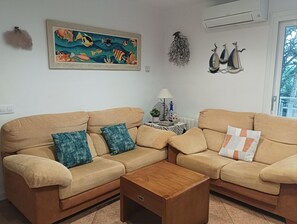 TV - Cozy 2-Bedroom Apartment with Air Conditioning and WiFi in Platja d'Aro (Platja d'Aro)