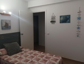 Room - Cozy 2-Bedroom Apartment with Air Conditioning and WiFi in Platja d'Aro (Platja d'Aro)