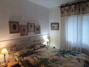 Room - Cozy 2-Bedroom Apartment with Air Conditioning and WiFi in Platja d'Aro (Platja d'Aro)