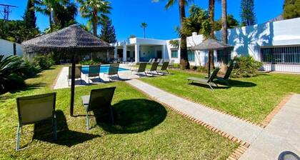 Large villa Puerto Banús 10 bedrooms with pool and jacuzzi