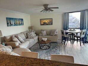Living area - Cozy 2-bedroom condo in wonderful Miramar Beach with Beach Service Hot Tub Pool (Miramar Beach)