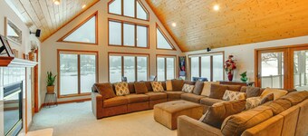 8 Bedroom 5 full bath lakefront home with hot tub and fire pit, sleeps up to 25!