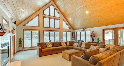 8 Bedroom 5 full bath lakefront home with hot tub and fire pit, sleeps up to 25!
