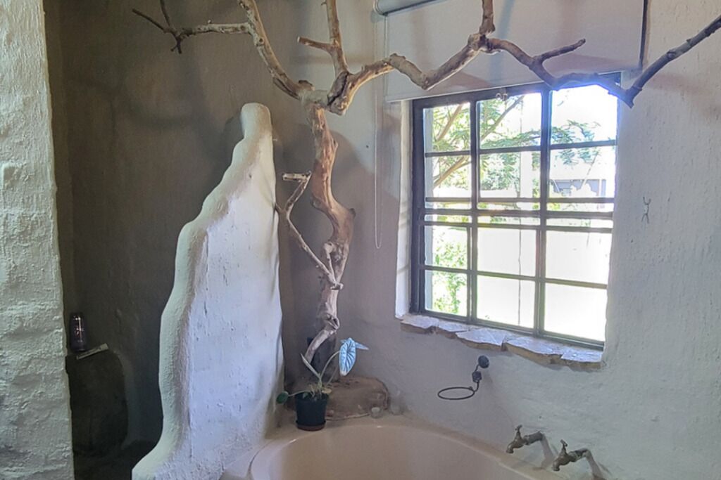 Douche, sèche-cheveux, serviettes fournies, papier toilette