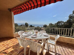 Outdoor dining - Terraced house, sea view - 6 guests (Ajaccio)