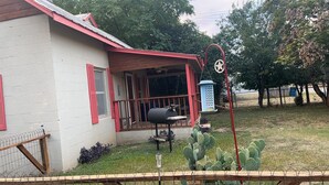A house with a porch, a barbecue grill, and a cactus in the yard. - 2-bedroom house in enchanting Bandera with cool AC breeze (Bandera)