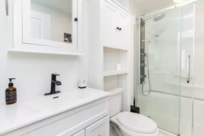 Hair dryer, towels, soap, shampoo - Stylish St. Boniface Home | 2 Bed | 1 Bath | (Winnipeg)