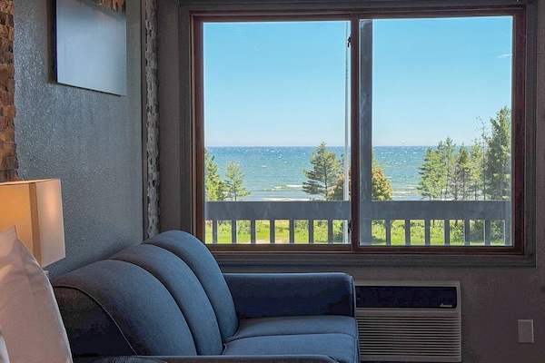 Room, 1 King Bed with Sofa bed, Lake View | Lake view