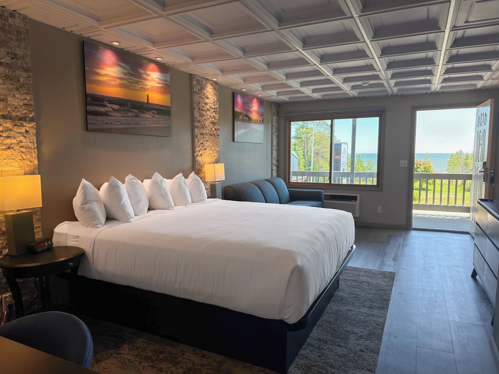 Room, 1 King Bed with Sofa bed, Lake View