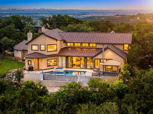 La Cresta: Luxury Hill Country Retreat with Private Pool & Amazing Views