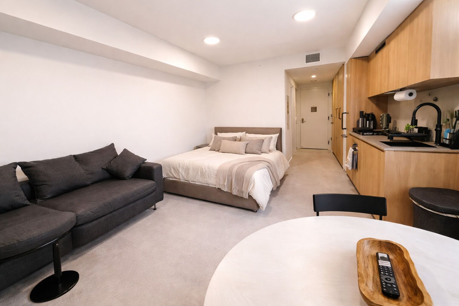 Suite Studio « Premier », balcon, vue ville | Restauration dans la chambre
