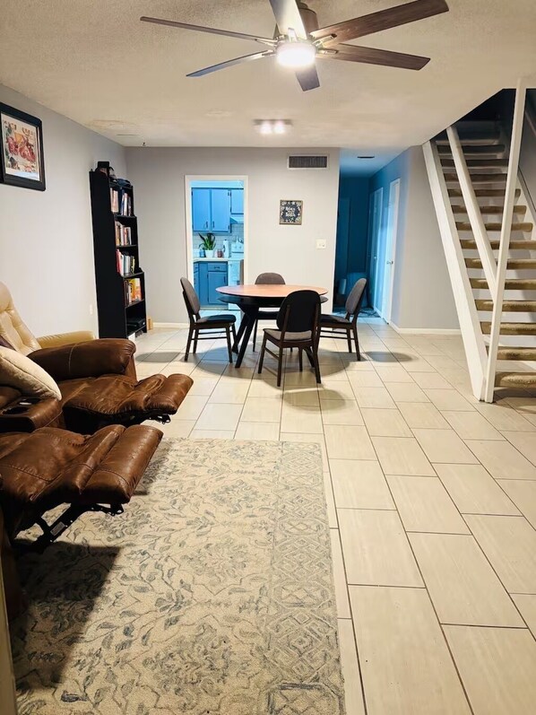 Interior - Modern 2 Story Condo w/ Pool & Free Parking - 10 min Downtown St Petersburg (St. Petersburg)