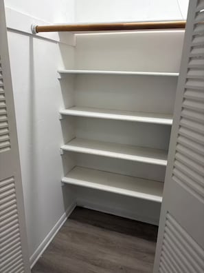 Interior - Modern 2 Story Condo w/ Pool & Free Parking - 10 min Downtown St Petersburg (St. Petersburg)