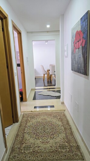 Interior - s+1 spacieux luxueux Proche a l'aéroport TV 3D (Tunis Governorate)