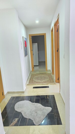 Interior - s+1 spacieux luxueux Proche a l'aéroport TV 3D (Tunis Governorate)