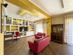 Living area - 5 MINUTES WALK FROM THE CENTER (L'Aquila)