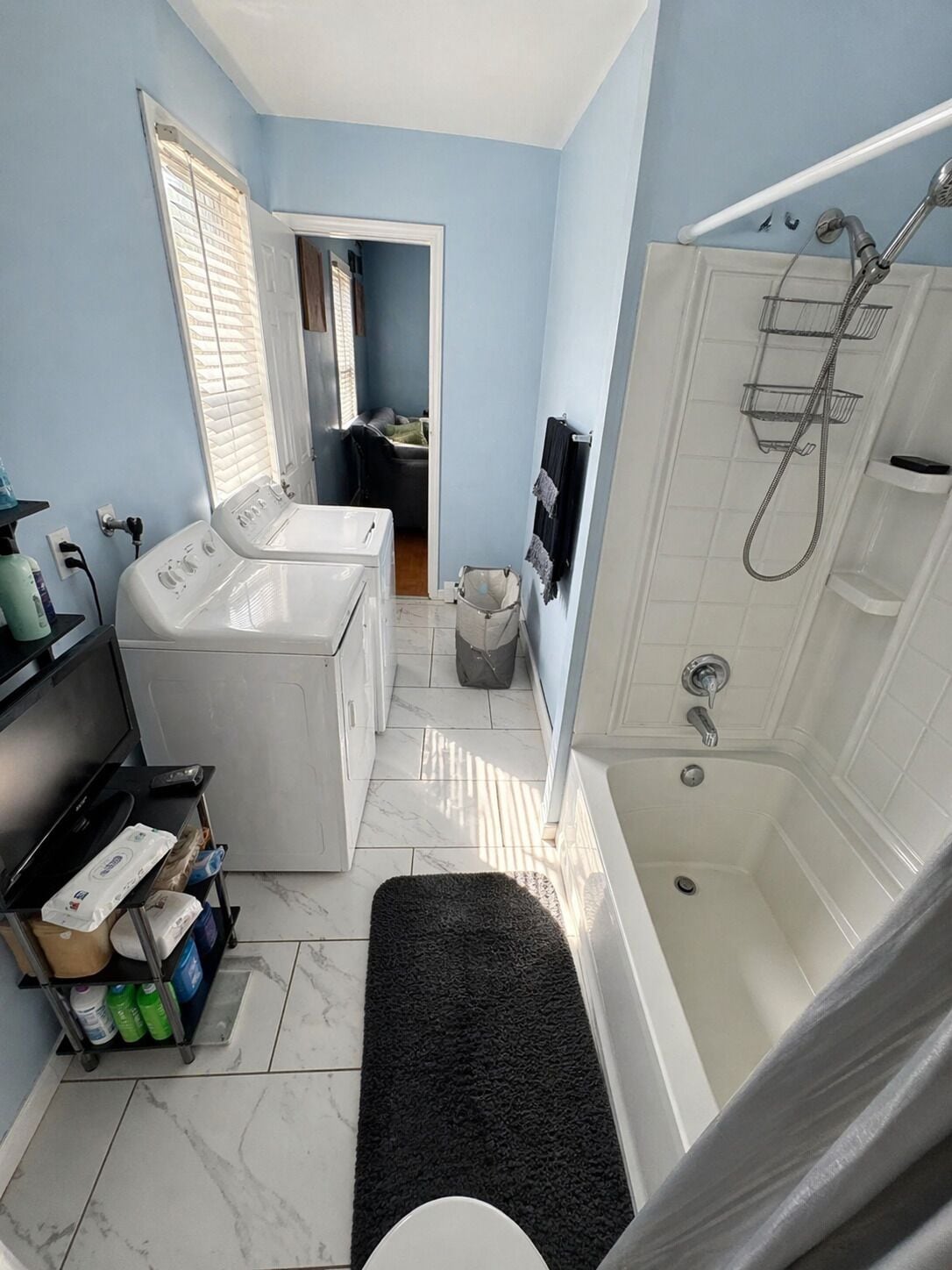 Towels, soap, shampoo, toilet paper