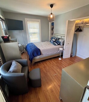 2 bedrooms, iron/ironing board, travel crib, free WiFi