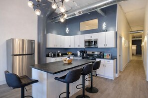 Luxury Suite, 5 Bedrooms, City View | Private kitchen | Fridge, microwave, oven, stovetop
