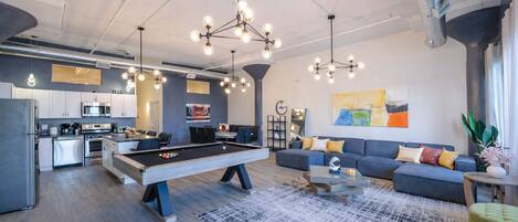 Suite de lujo, 5 habitaciones, vista a la ciudad | Área de sala de estar