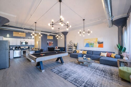 McCormick Place Apartment-Hotel