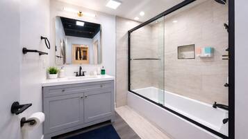 Luxury Suite, 6 Bedrooms, Non Smoking | Bathroom
