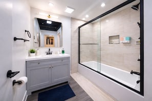 Luxury-Suite, 6 Schlafzimmer, Nichtraucher | Badezimmer