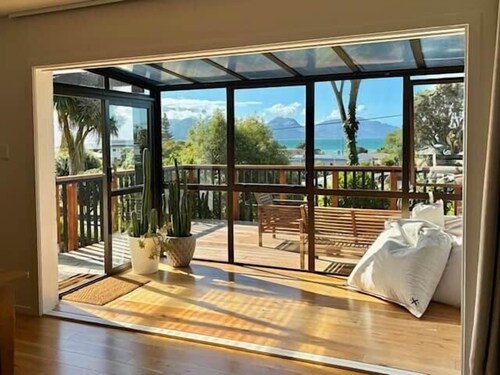 Great Views & Location | Workspace | Spa Pool