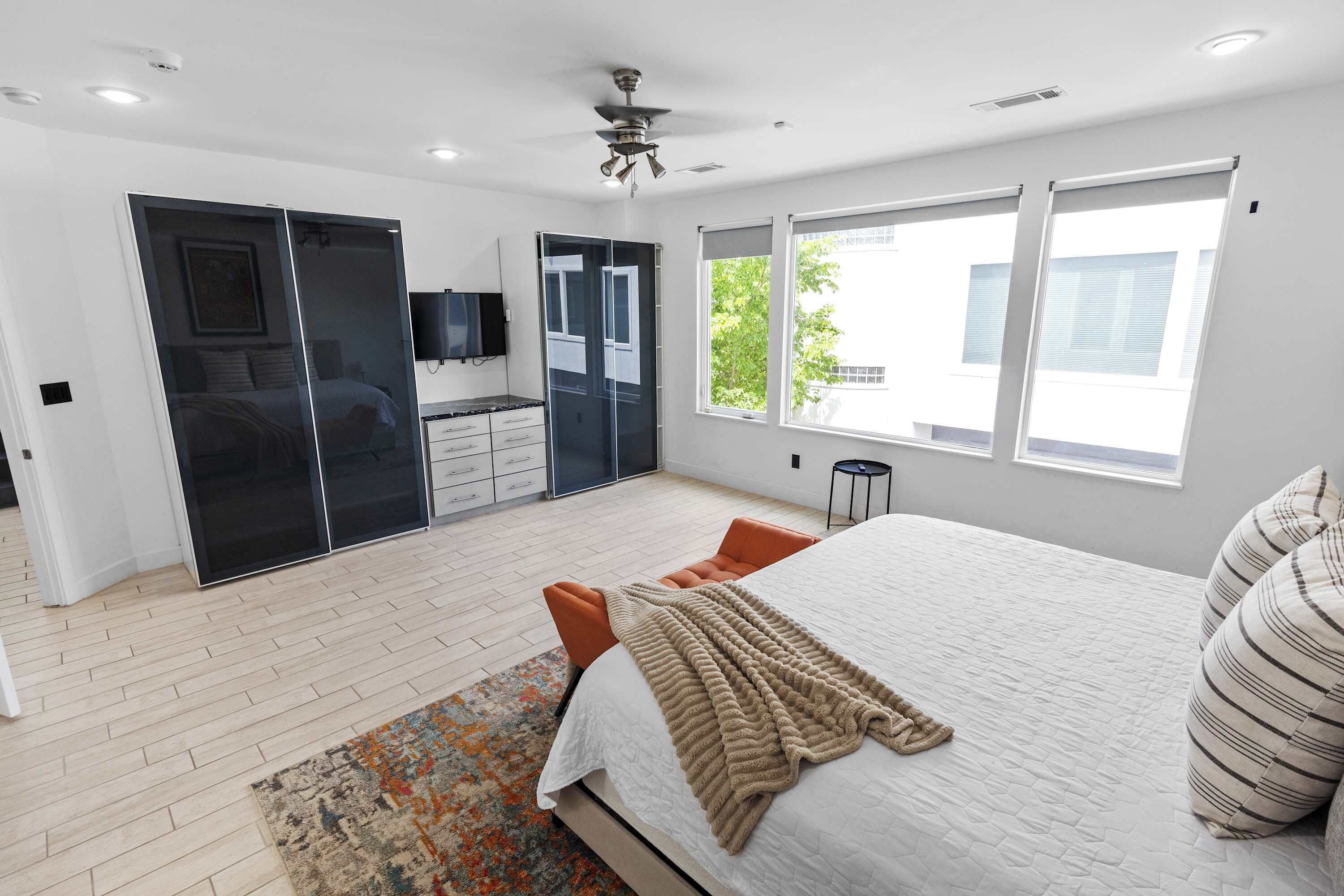 3 bedrooms, desk, iron/ironing board, WiFi